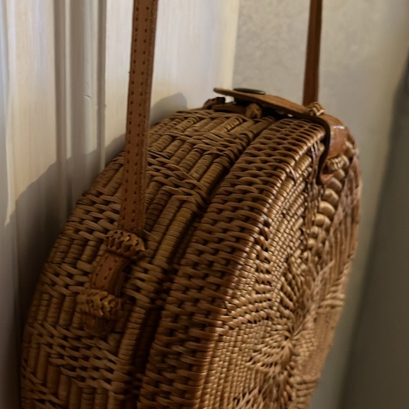 Woven rattan purse - Picture 5 of 7